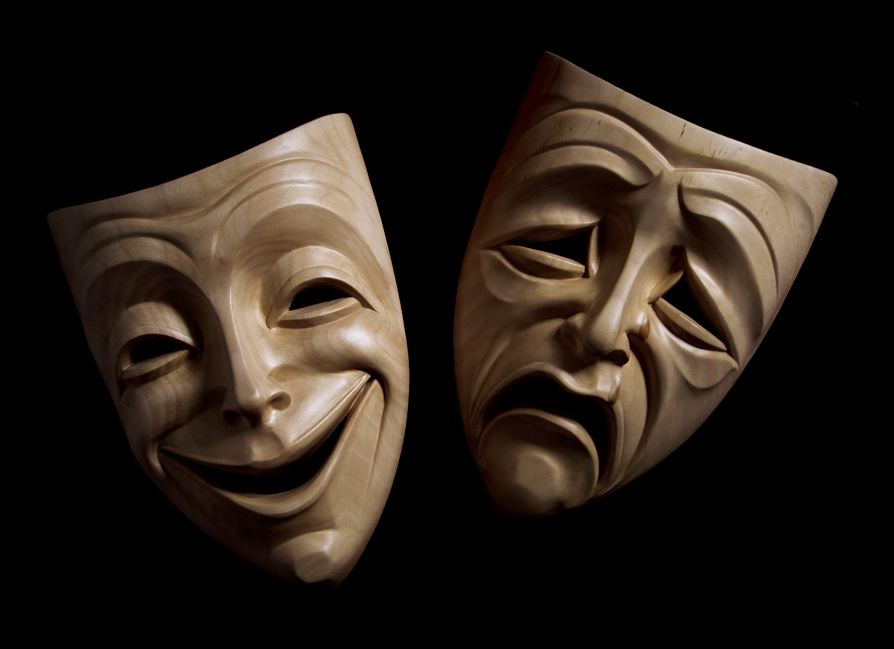 Театральные маски из дерева